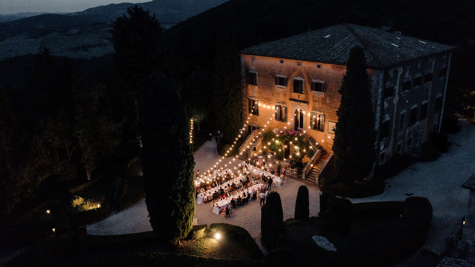 Danielle & Luke’s Villa Di Ulignano Wedding in Tuscany: Romance, Rain & Espresso Martinis